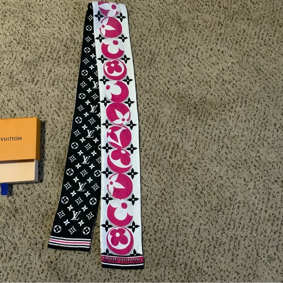 Authentic Louis Vuitton Bandeau - Picture 2 of 7